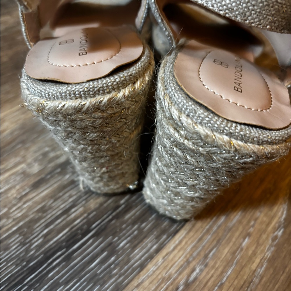 Bandolino Women's sandals shimmering Gold Wedges 7.5 M - Picture 4 of 9